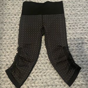 Lululemon in the flow crop yoga pants size 4